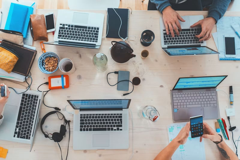 Business computers and IT equipment for office use